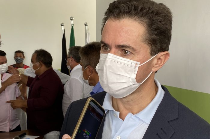 Veneziano nega ter anunciado candidatura ao Governo, mas afirma interesse do MDB de estar na majoritária em 2022 e conversa com João