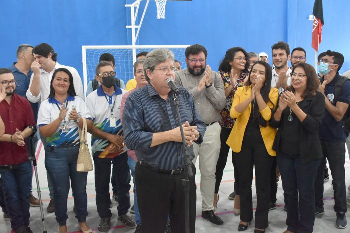 João Azevêdo entrega ginásio do Sesquicentenário e destaca investimentos para construção dos equipamentos no estado