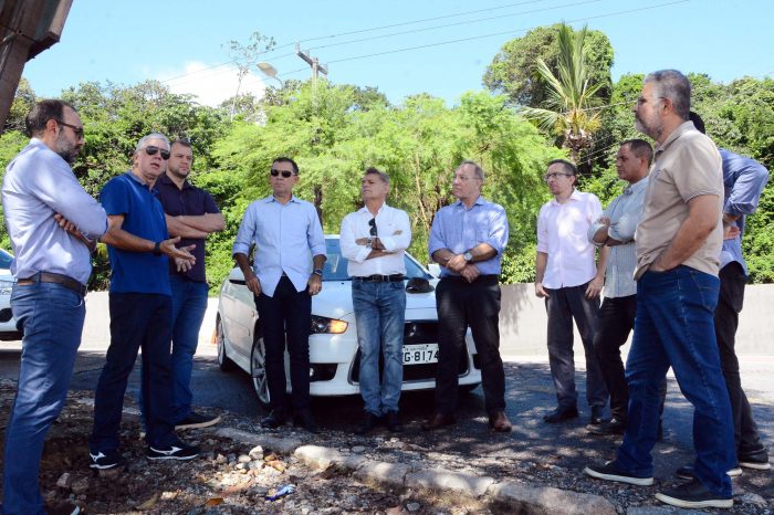 Prefeitura e UFPB vistoriam Barreira do Cabo Branco para definir diretrizes para início das obras de contenção da erosão