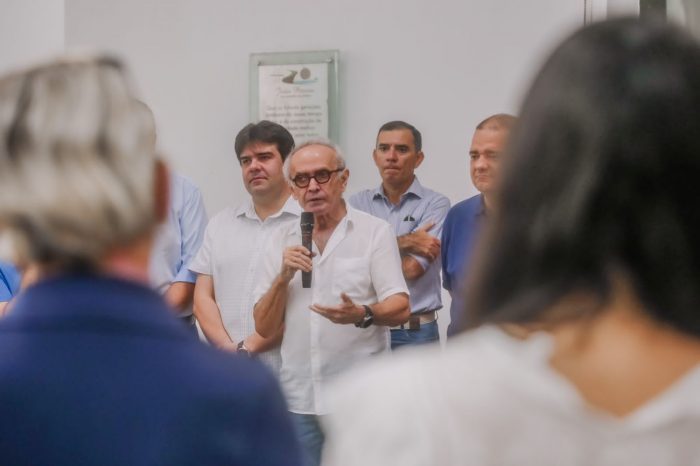 Cícero Lucena assina ordem de serviço para reforma do Paço Municipal