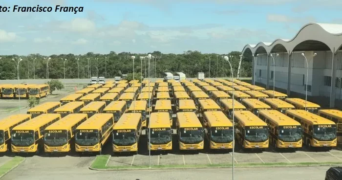 Governo da Paraíba entrega mais ônibus escolares do que o estado de São Paulo