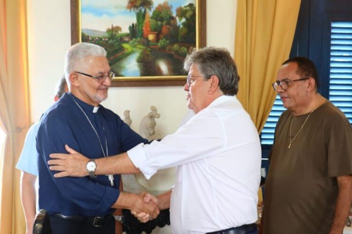 João se reúne com Dom Delson e religiosos e reafirma compromisso de parcerias com a Arquidiocese da PB
