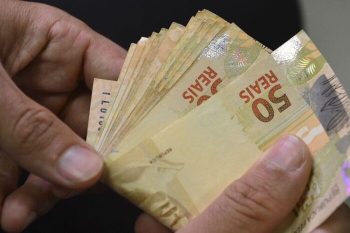 Governo Federal publica MP atualizando valor do salário mínimo para R$ 1.302 em janeiro