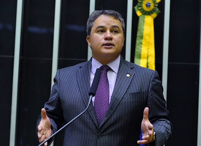 Efraim vê com bons olhos federação entre União Brasil e PP e diz que diálogo entre parlamentares ainda vai acontecer