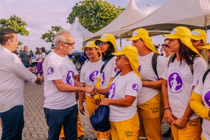 8 de Março: Cícero participa de caminhada pelo Dia da Mulher e divulga arrecadação de absorventes