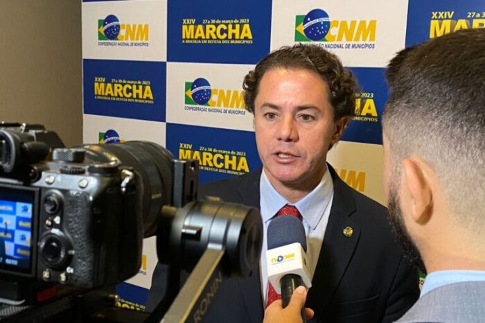 Veneziano recebe 68 prefeitos e várias lideranças em Brasília e garante verbas para investimentos em diversos municípios
