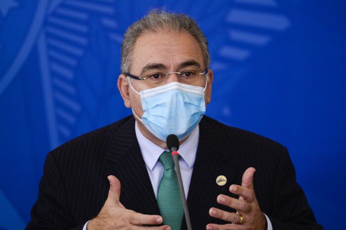 Marcelo Queiroga diz que Cartão de Vacina de Bolsonaro confirma que ele foi vacinado