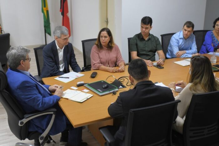 João Azevêdo se reúne com representantes do BID e discute andamento do Projeto Amar