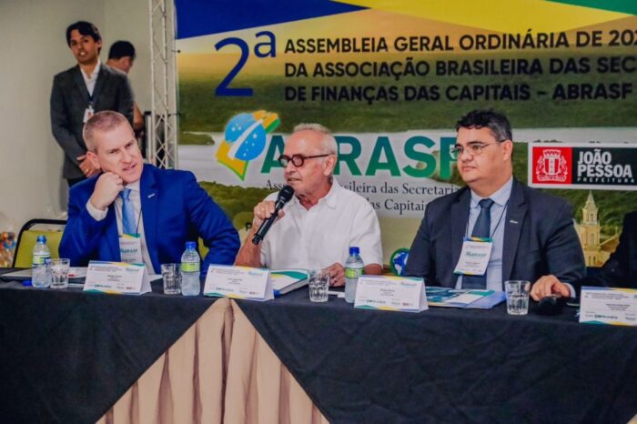 Cícero Lucena e secretários de Finanças das Capitais discutem Reforma Tributária e economia dos municípios