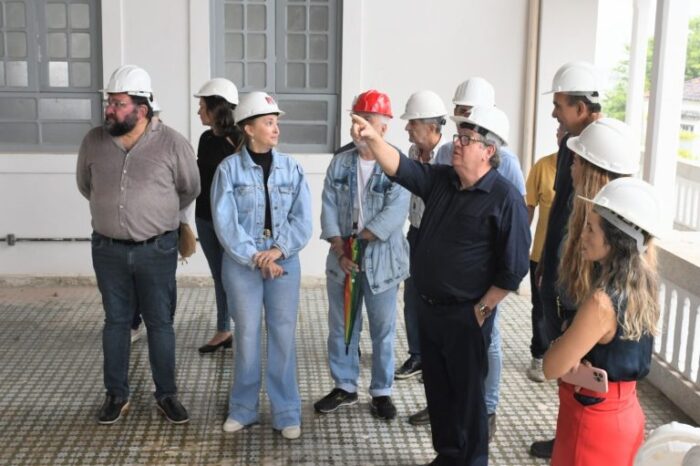 João Azevêdo inspeciona obras do Parque Tecnológico e da segunda etapa da restauração do Palácio da Justiça