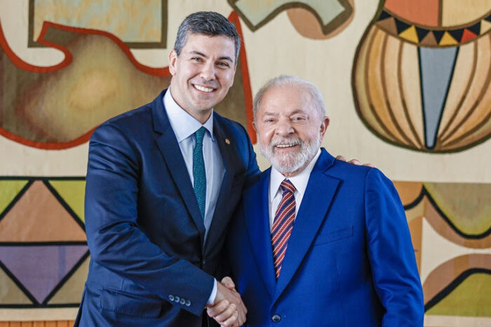 Lula participa da posse do presidente do Paraguai nesta terçq-feira, em Assunção