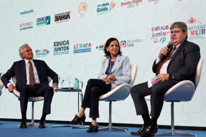 Em Brasília, João Azevêdo destaca programas educacionais implantados e valorização dos professores
