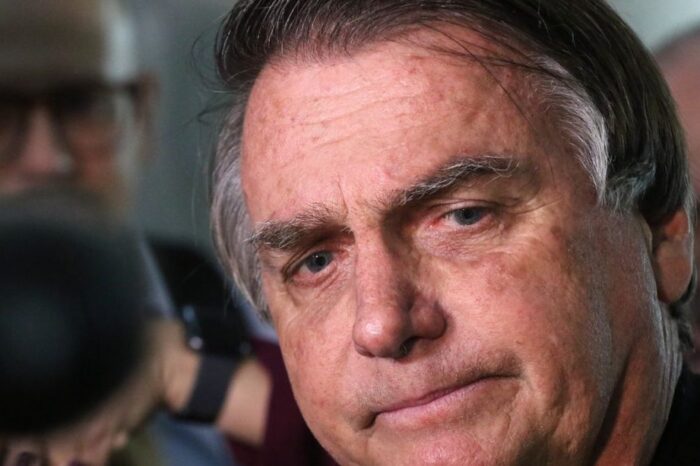 Relator vota pela inelegibilidade do ex-presidente Jair Bolsonaro