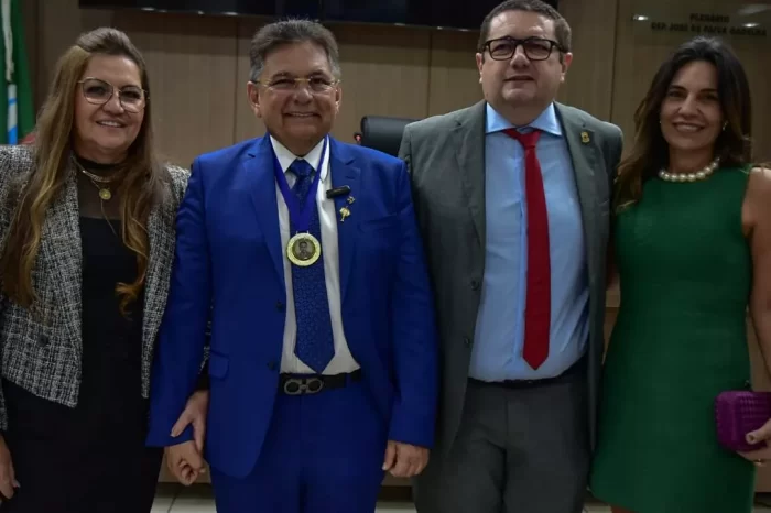 Adriano Galdino recebe Medalha de Honra ao Mérito da Câmara de Sousa