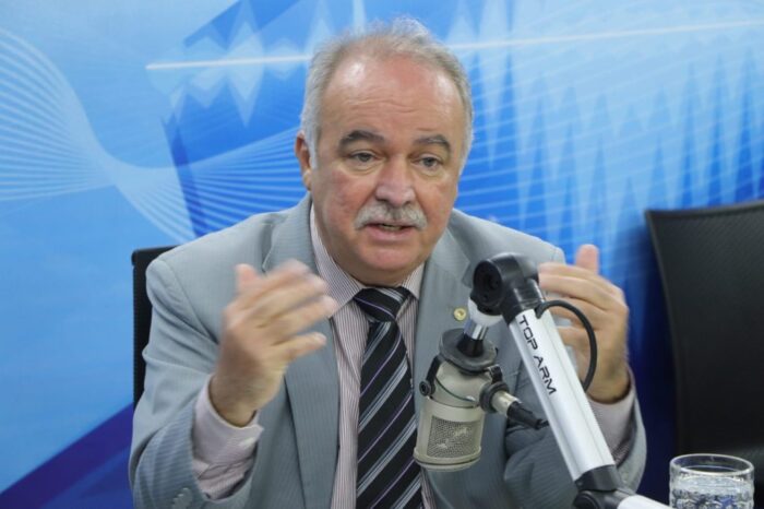 Em debate na Arapuan FM, Inácio Falcão crítica gestão de Bruno Cunha Lima e comenta propostas para Saúde