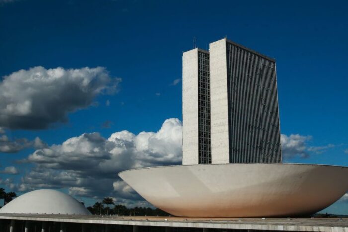 Comissão do Congresso discute relatório final do Orçamento de 2025