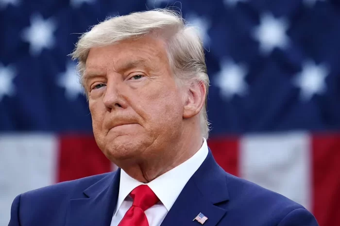 Trump ameaça impor à Apple tarifa de 25% para iPhones fabricados fora dos EUA
