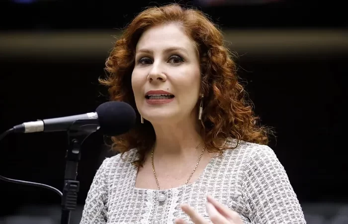 Carla Zambelli pode ser multada em R$ 283 por dia se não devolver apartamento funcional