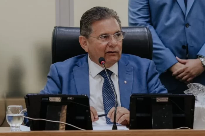 “Eu continuo candidato, sim”, enfatiza Adriano Galdino ao citar crescimento nas pesquisas e projetar viabilidade para 2026