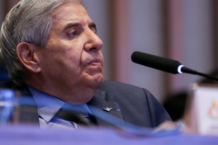 Moraes concede prisão domiciliar humanitária a Augusto Heleno